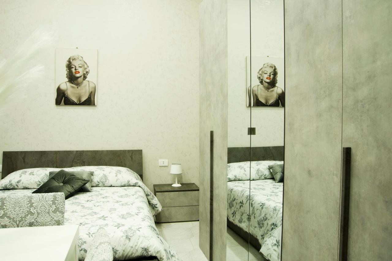 Mincasa Nel Cuore Di Napoli Naples Exterior photo